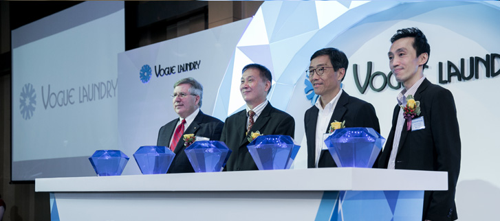 Peter Lee, Vogue Laundry&rsquo;s Director & General Manager (second from left), hosts the inauguration ceremony together with (left to right) Russ Poy, Director of Castic-SMP Machinery Corporation, Albert Wong, Chief Executive Officer of the Hong Kong Science and Technology Parks Corporation and Edmond Fung, Assistant General Manager of the Hong Kong Quality Assurance Agency.