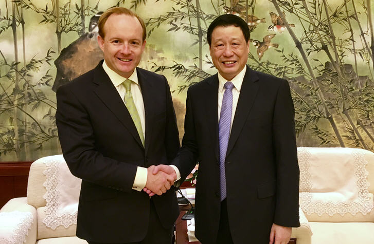 Merlin Swire and Mr Ying Yong, Deputy Party Secretary and Executive Vice Mayor of Shanghai.