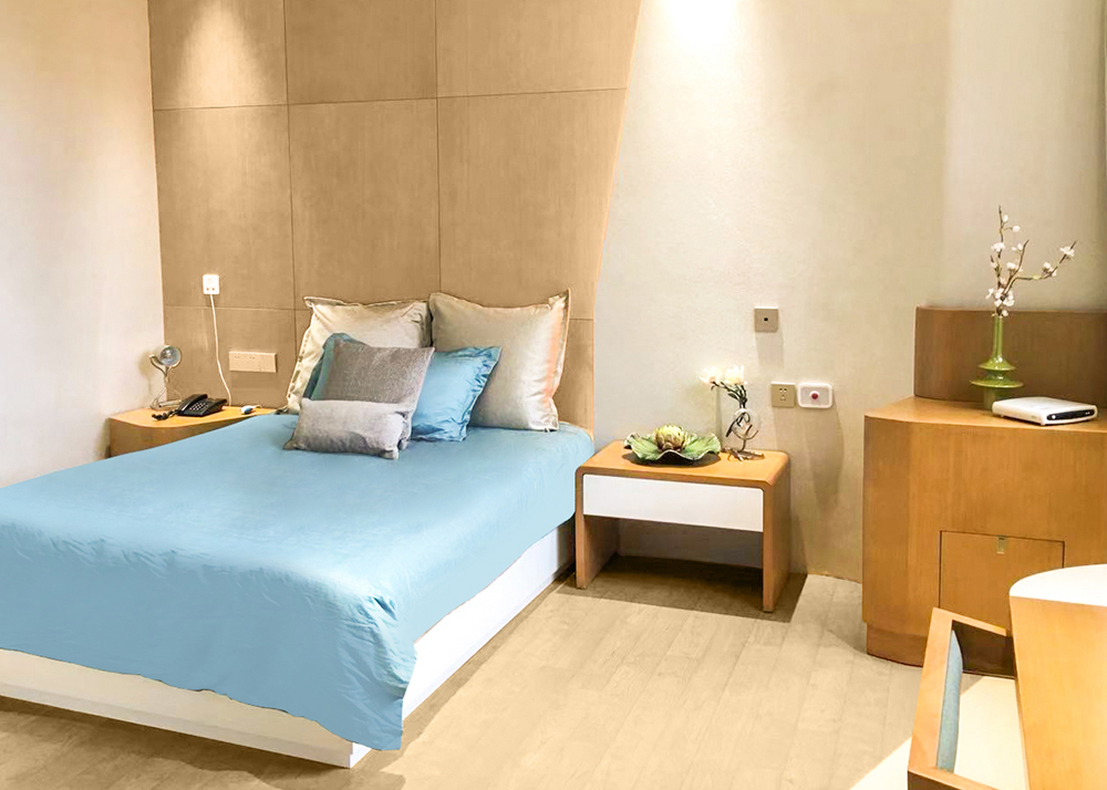 Shanghai Cascade Huapeng in Pudong offers senior citizens a tranquil and elegant living environment, as well as comprehensive medical and nursing care.