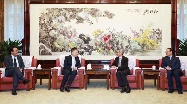 (Left to right) Titus Diu, Director of John Swire & Sons (China) Limited, Zhang Zhuoping, Chairman of John Swire & Sons (China) Limited, Mr Lin Songtian, President of CPAFFC and Song Jingwu, Vice President of CPAFFC.