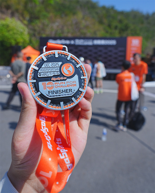 Finisher pride: a hard earned medal from the GigaSports 10th Anniversary Run for Challenge &mdash; proof that neestep was worth it.