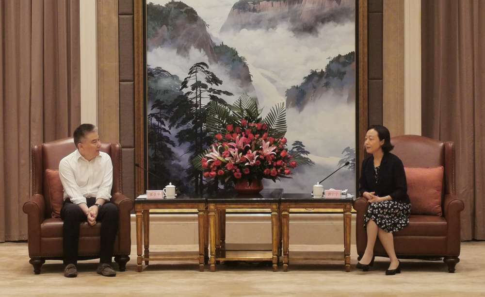 Zhang Zhuoping, Chairman of John Swire & Sons (China) Limited meets Vice Governor of Fujian, Ms Guo Ningning.