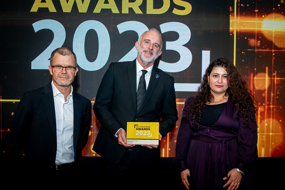Cathay Cargo’s Regional Head of Cargo Europe, Jansen Stafford (centre) receives the Best Cargo Airline – Asia award at the Air Cargo News awards ceremony in London.