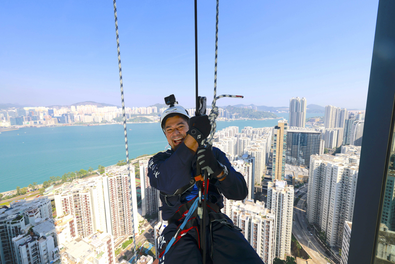 Don Taylor, Swire Properties' Director, Office, was one of the abseilers.