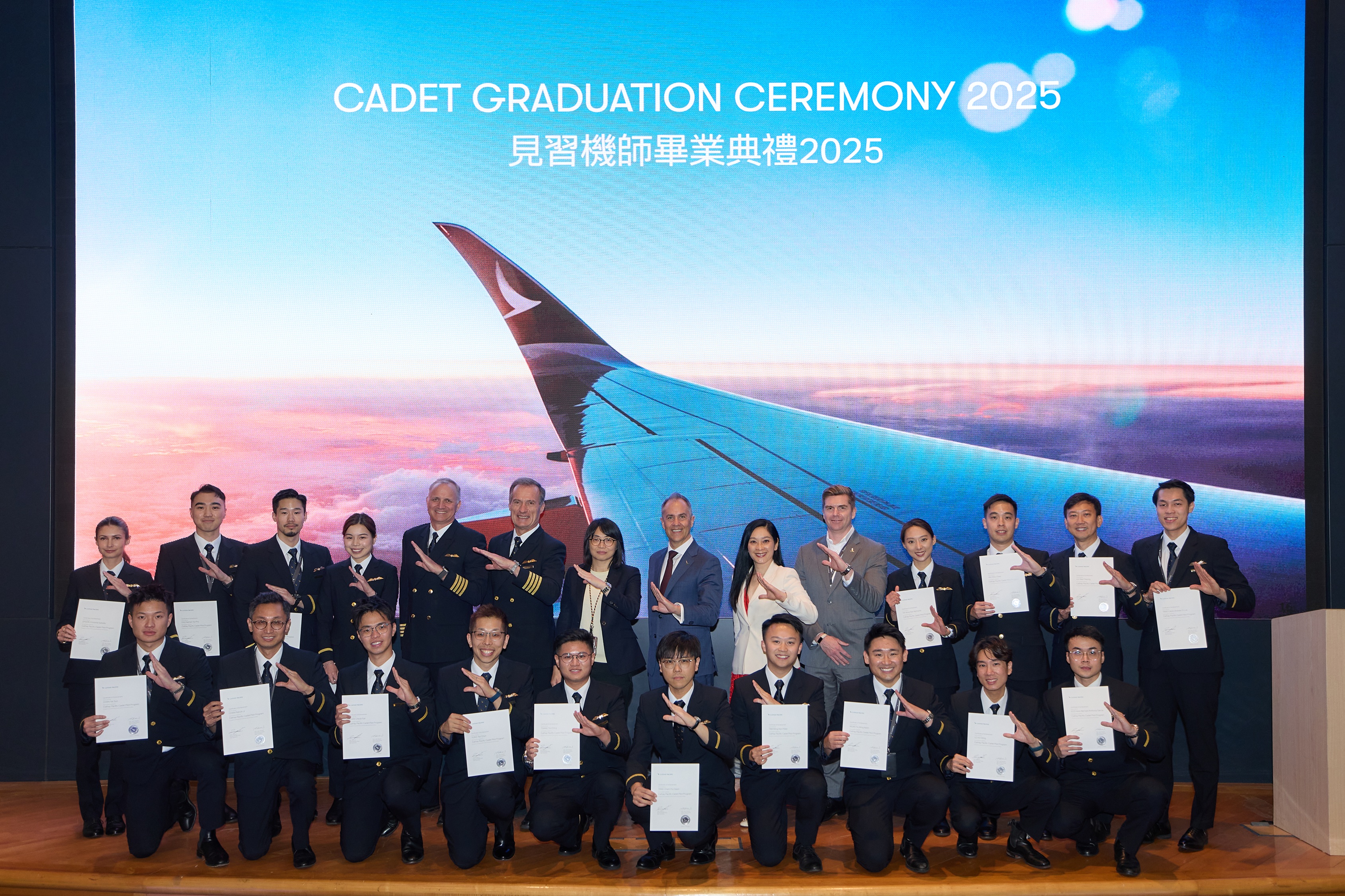 Civil Aviation Department Acting Director-General of Civil Aviation Ms Clara Wong (third from left), Cathay Chief Operations and Service Delivery Officer Alex McGowan (third from right) and Cathay Pacific’s senior management congratulated the cadet graduates on their achievements.