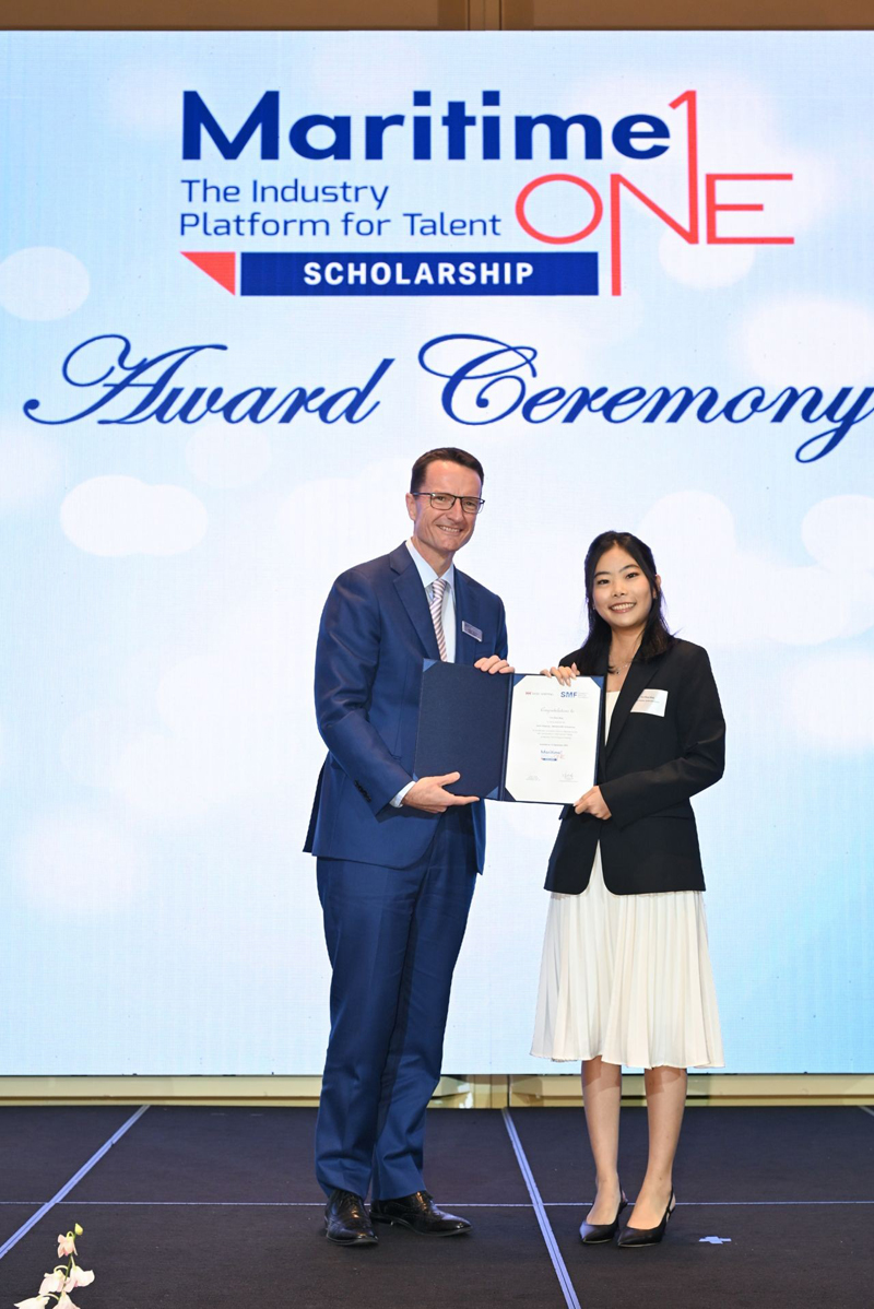 This year’s MaritimeONE scholar, Ms Foo Shao Ning, is presented with her scholarship.