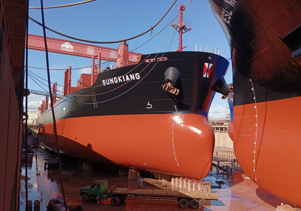 A Swire Bulk vessel treated with Silicon X8 hull coating.
