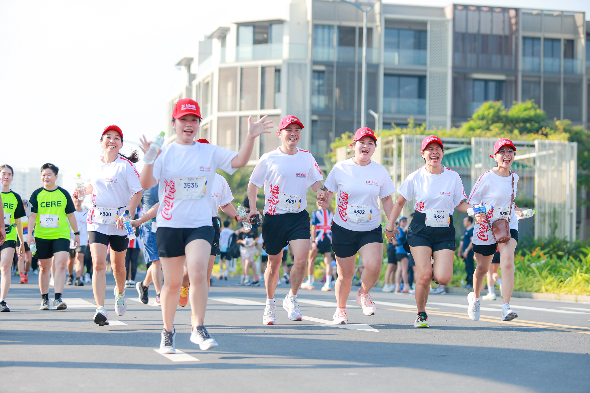Runners from Swire Coca-Cola Vietnam take part in the race.